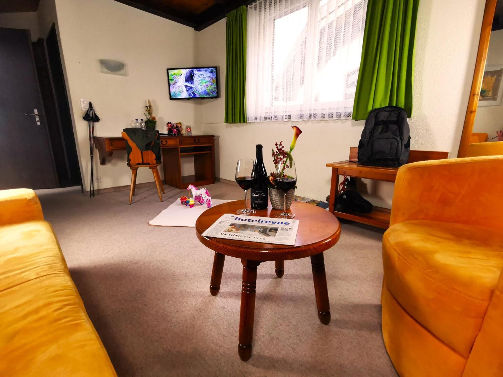 Hotel Alpenblick-Leukerbad-Therme Стая снимка